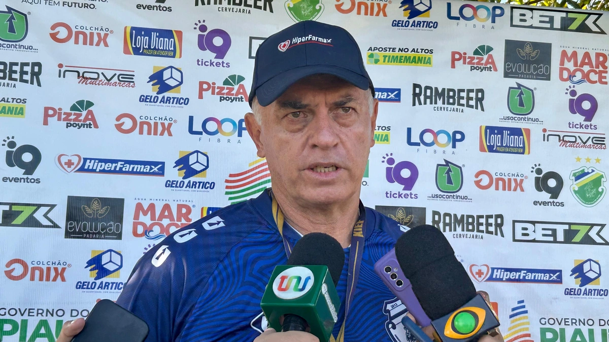Carlos Rabello, técnico do Altos-PI