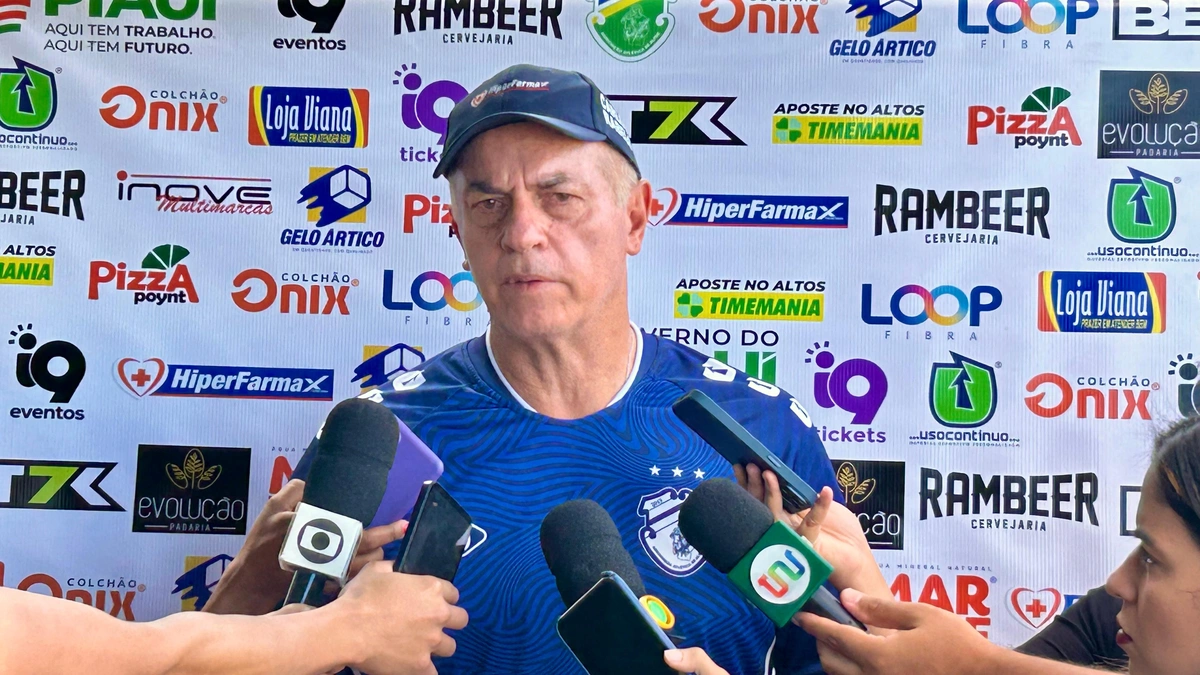Carlos Rabello, técnico do Altos-PI