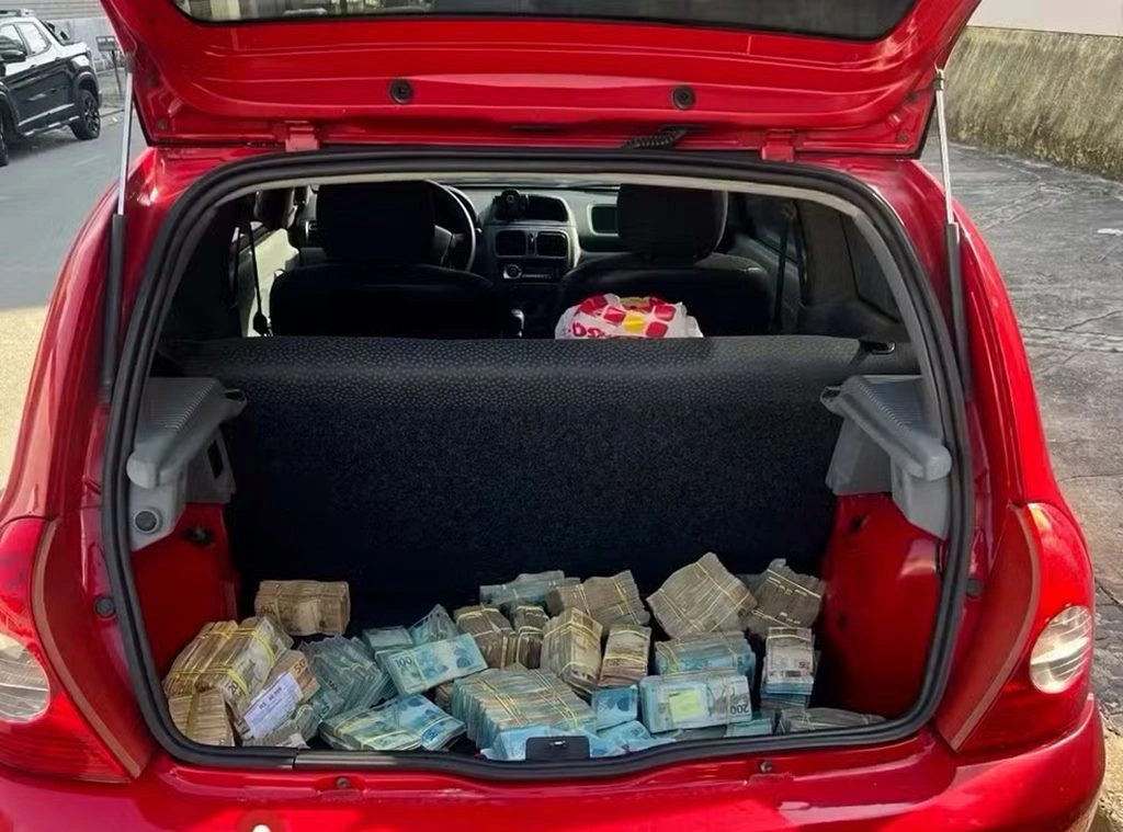 Carro achado com um milhão de reais é de funcionário da prefeitura de São Luís