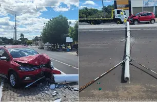 Carro colide e derruba poste (Foto: Reprodução / Piripiri Repórter)