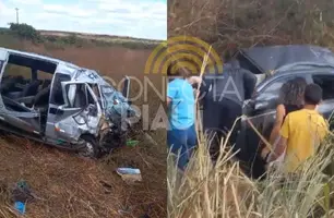 Colisão entre van e carro deixa três mortos na BR-316 em Geminiano (Foto: Reprodução)