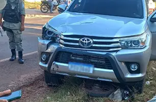 Com filho na garupa, mãe faz ultrapassagem em moto e sofre acidente no Piauí (Foto: Reprodução)