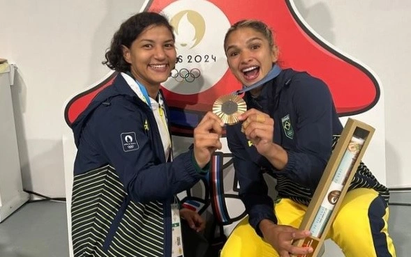 Como treinadora, Sarah Menezes comemora bronze 12 anos após ser campeã olímpica