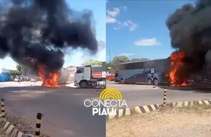 Duas carretas  e um ônibus pegam fogo em posto de combustíveis em Teresina (Foto: Reprodução)