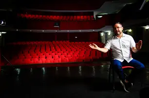 Fábio Novo atua em gravação de documentário dos 130 anos do Theatro 4 de Setembro (Foto: Ascom/Fábio Novo)