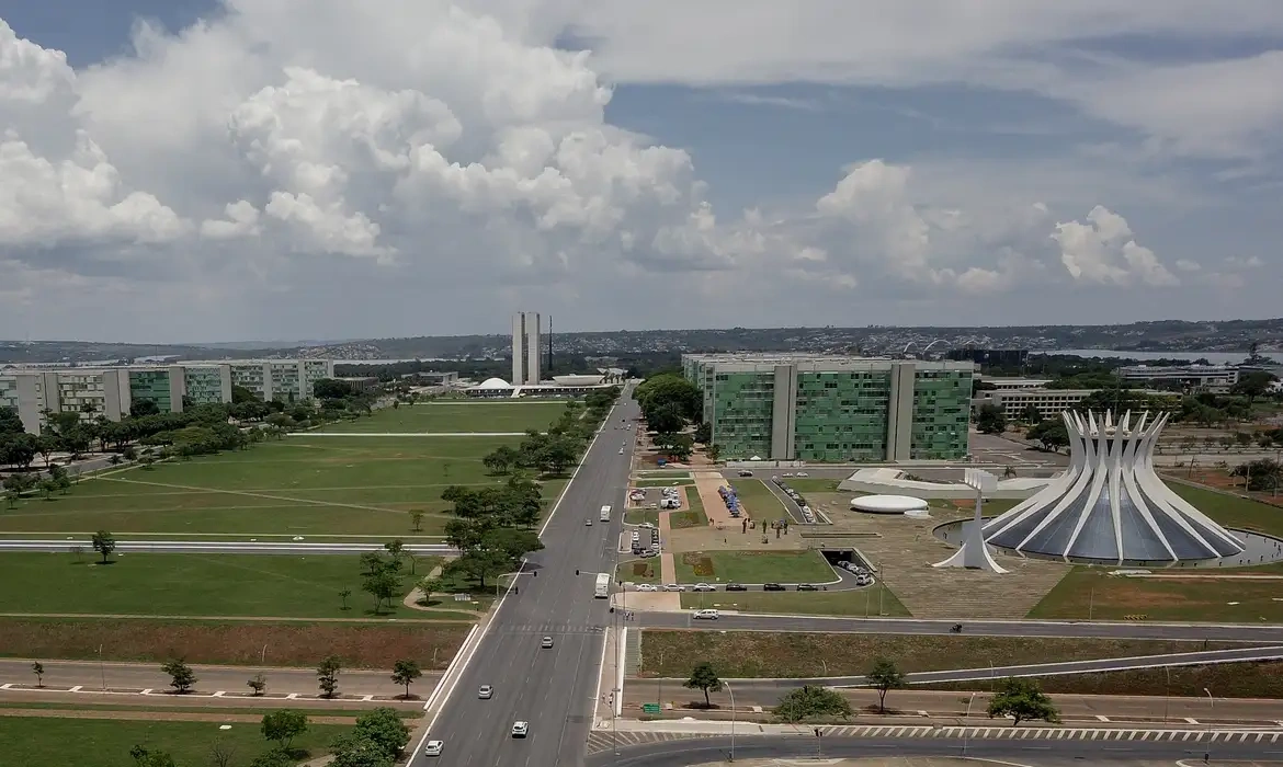 Governo Lula oficializa congelamento de R$ 15 bilhões no Orçamento