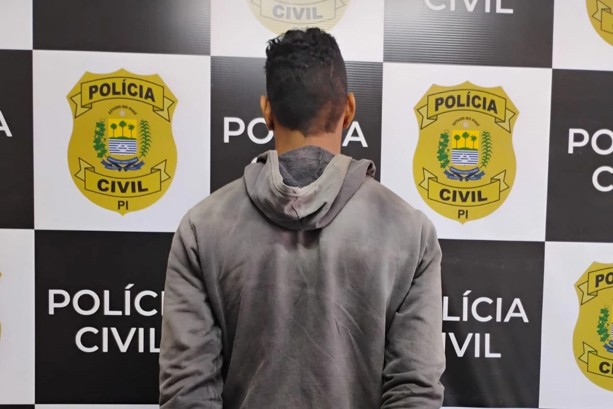Homem com tornozeleira eletrônica é preso por corrupção de menores em Teresina
