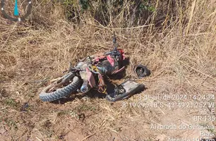 Idoso em motocicleta morre após colidir contra caminhão no interior do Piauí (Foto: Divulgação/PRF)