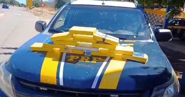 Jovem de 24 anos é presa no Piauí transportando 13,7 kg de cocaína em ônibus interestadual