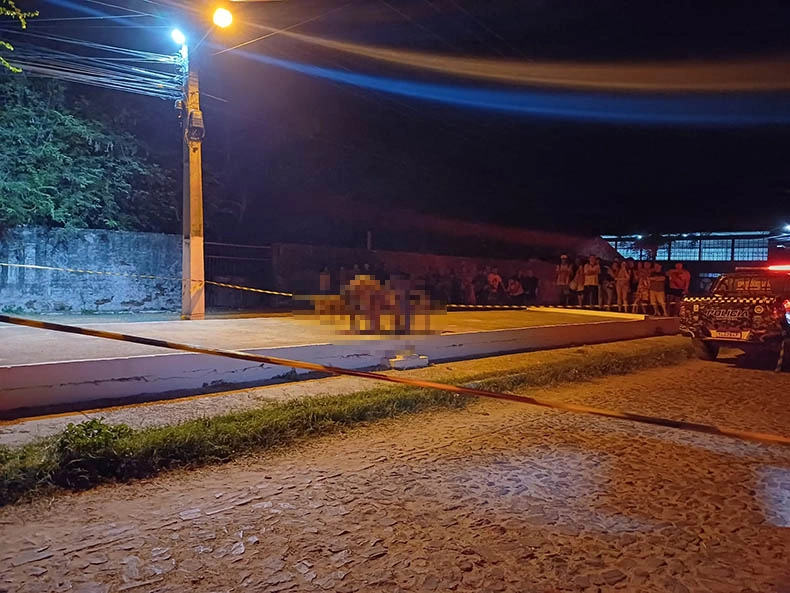 Mulher é executada com vários tiros na frente de casa em Parnaíba