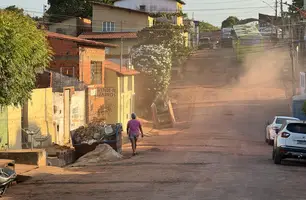 Obras inacabadas da Águas de Teresina prejudica população da zona Sul da capital (Foto: Tiago Moura/ Conecta Piauí)