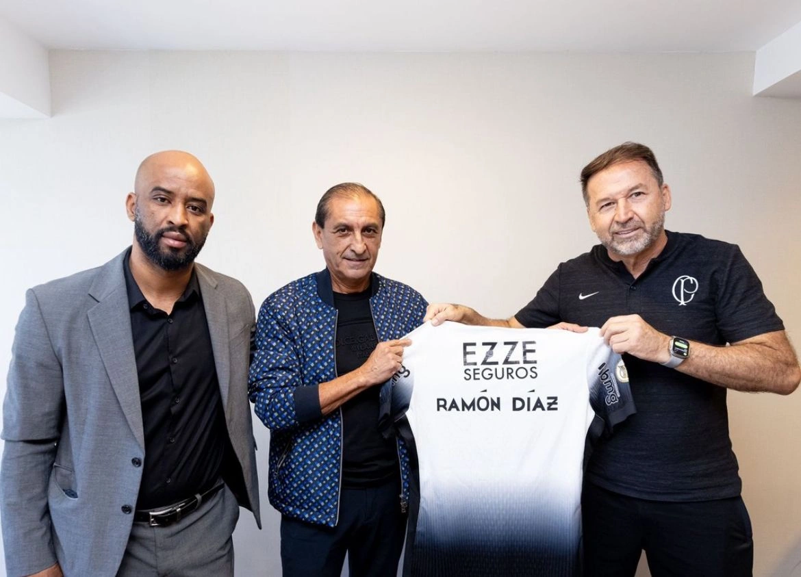 Ramón Díaz é anunciado no Corinthians mesmo com vínculo ao Vasco