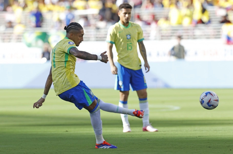 Raphinha abriu o placar para a Seleção Brasileira contra a Colômbia