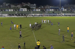 Torcedora acusa integrante do Retrô-PE de homofobia e puxar arma em jogo da Série D (Foto: Tv Retrô)