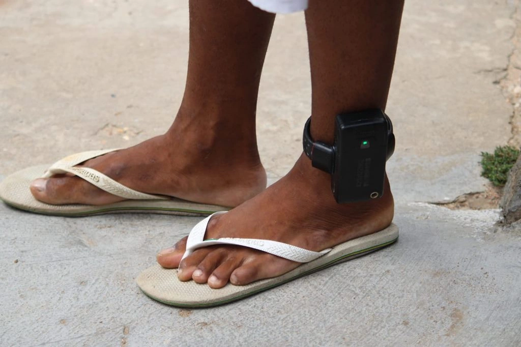 Tornozeleira eletrônica