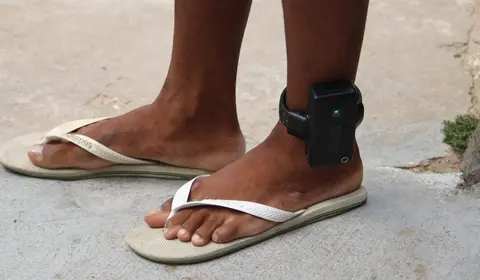 Tornozeleira eletrônica