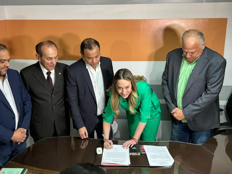 Vanessa Tapety assume cadeira na Assembleia Legislativa do Piauí