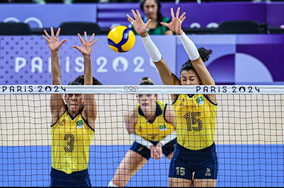 Vôlei feminino estreia com vitória tranquila em Paris