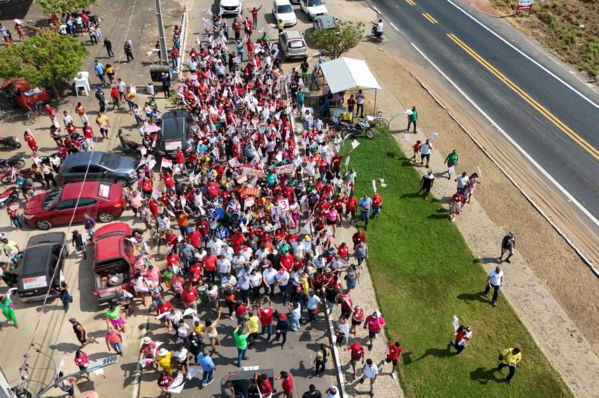 Ao lado de Rafael Fonteles, Camila Barbosa realiza bandeiraço em Lagoa do Piauí Ao lado de Rafael Fonteles, Camila Barbosa realiza bandeiraço em Lagoa do Piauí