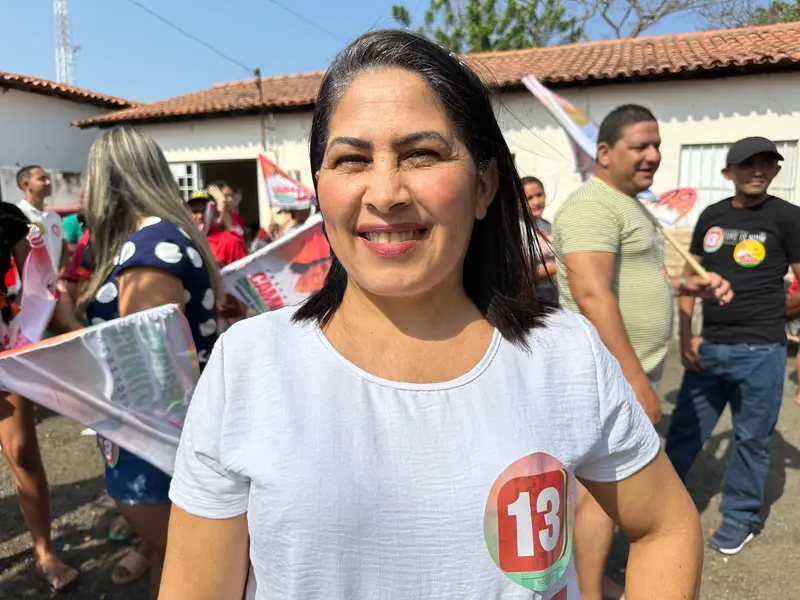 Ao lado de Rafael Fonteles, Camila Barbosa realiza bandeiraço em Lagoa do Piauí