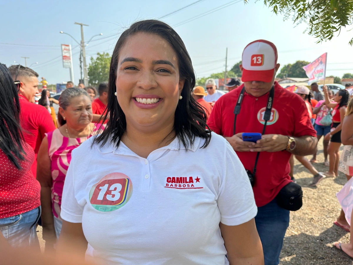 Ao lado de Rafael Fonteles, Camila Barbosa realiza bandeiraço em Lagoa do Piauí