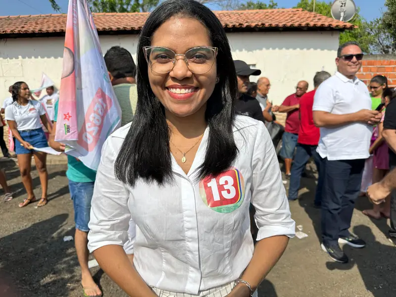 Ao lado de Rafael Fonteles, Camila Barbosa realiza bandeiraço em Lagoa do Piauí