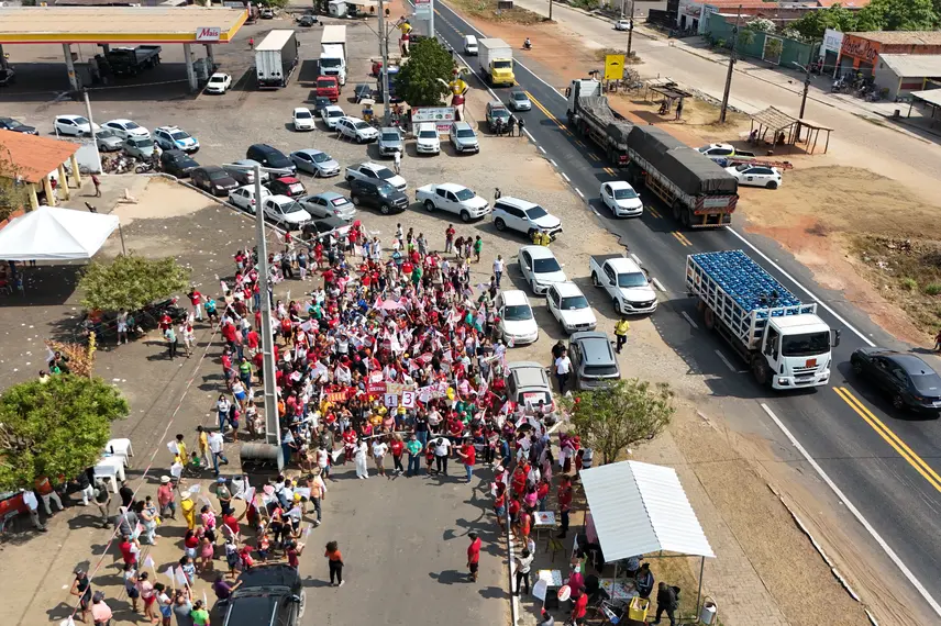 Ao lado de Rafael Fonteles, Camila Barbosa realiza bandeiraço em Lagoa do Piauí