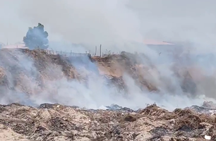 Aterro sanitário de Parnaíba é atingido por incêndio mais uma vez (Foto: Reprodução)