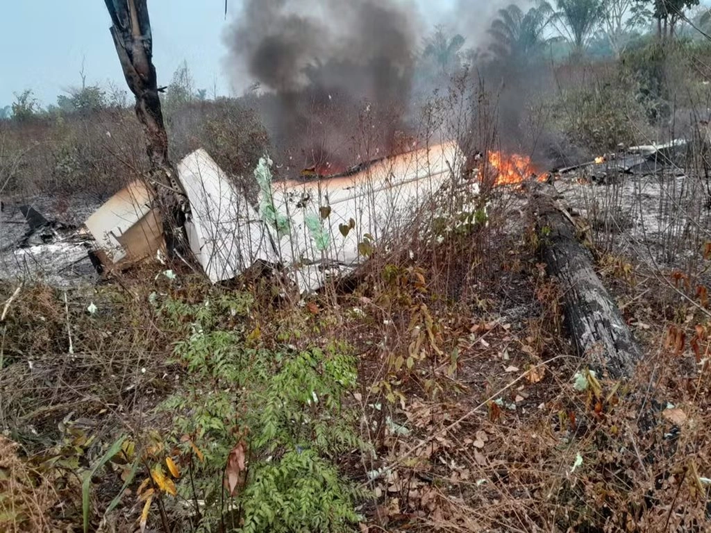 Avião de pequeno porte cai e deixa cinco mortos no Mato Grosso