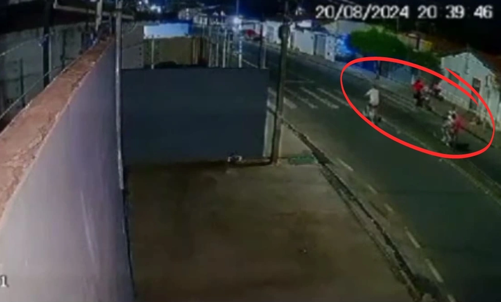 Bandidos em bicicletas roubam moto de entregador na zona Norte de Teresina