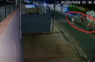 Bandidos em bicicletas roubam moto de entregador na zona Norte de Teresina (Foto: Reprodução)