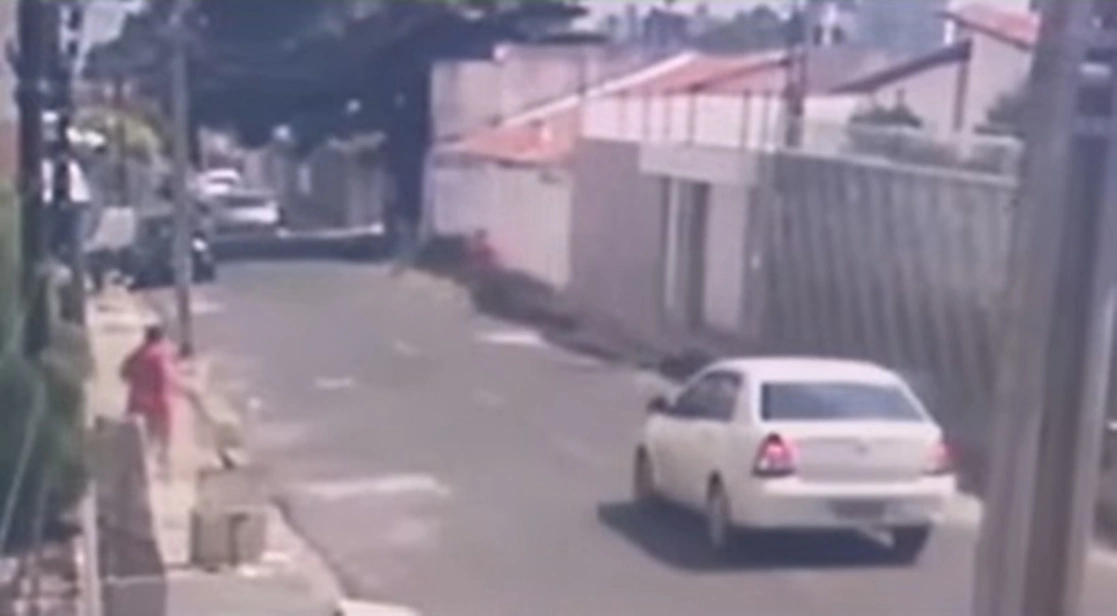 Câmeras de segurança flagraram a ação criminosa