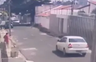 Câmeras de segurança flagraram a ação criminosa (Foto: Reprodução)