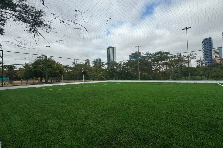 Campo de futebol no Parque Potycabana