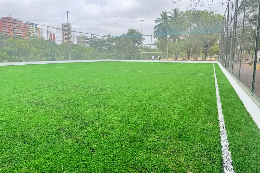 Campo de futebol no Parque Potycabana