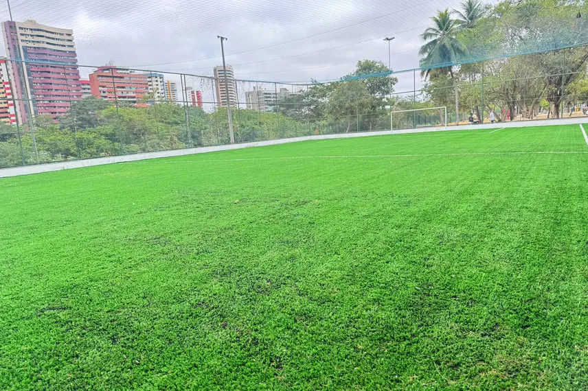 Campo de futebol no Parque Potycabana