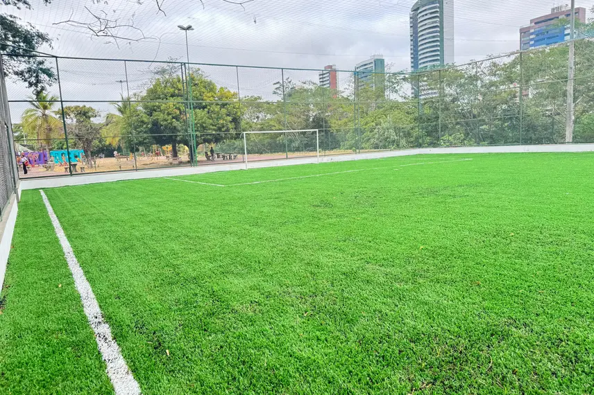 Campo de futebol no Parque Potycabana