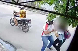 Criminosos tentaram roubar celular da estudante (Foto: Reprodução)