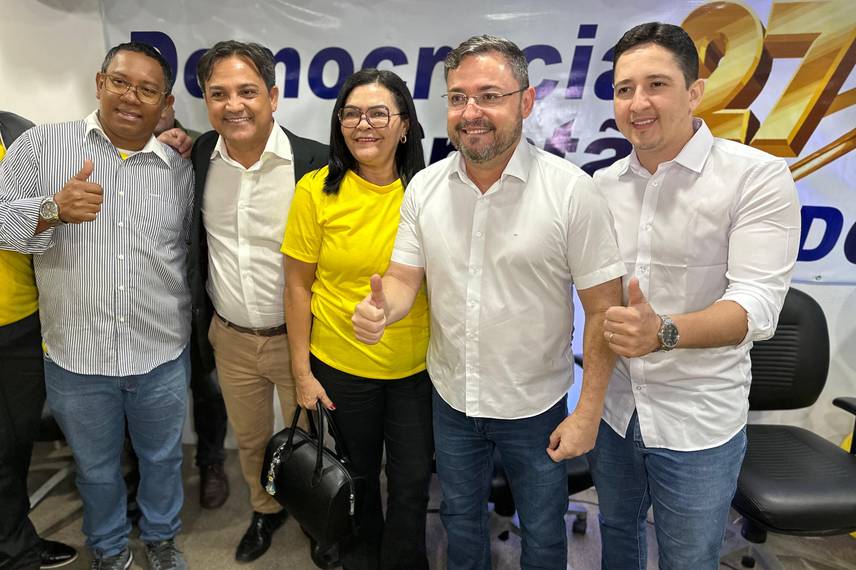DC homologa a candidatura de 27 vereadores e declara apoio a Fábio Novo