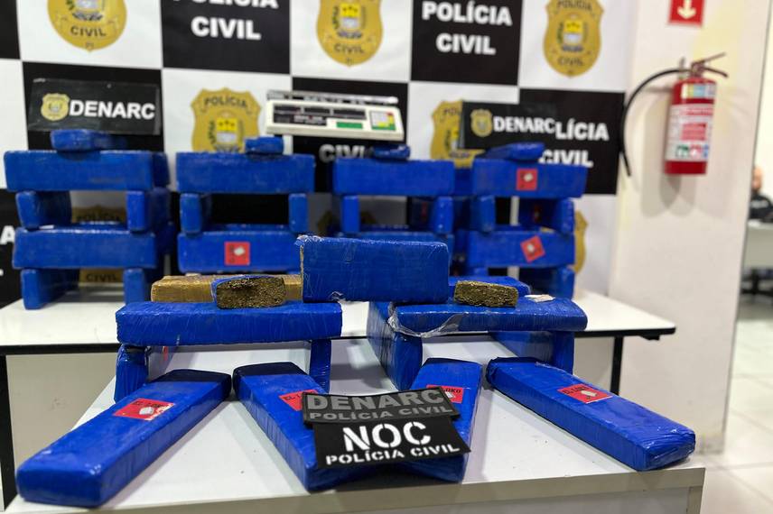 Droga apreendida pelo Denarc Droga apreendida pelo Denarc