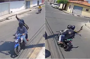 Dupla foi flagrada por câmeras de segurança atirando para o alto (Foto: Reprodução)