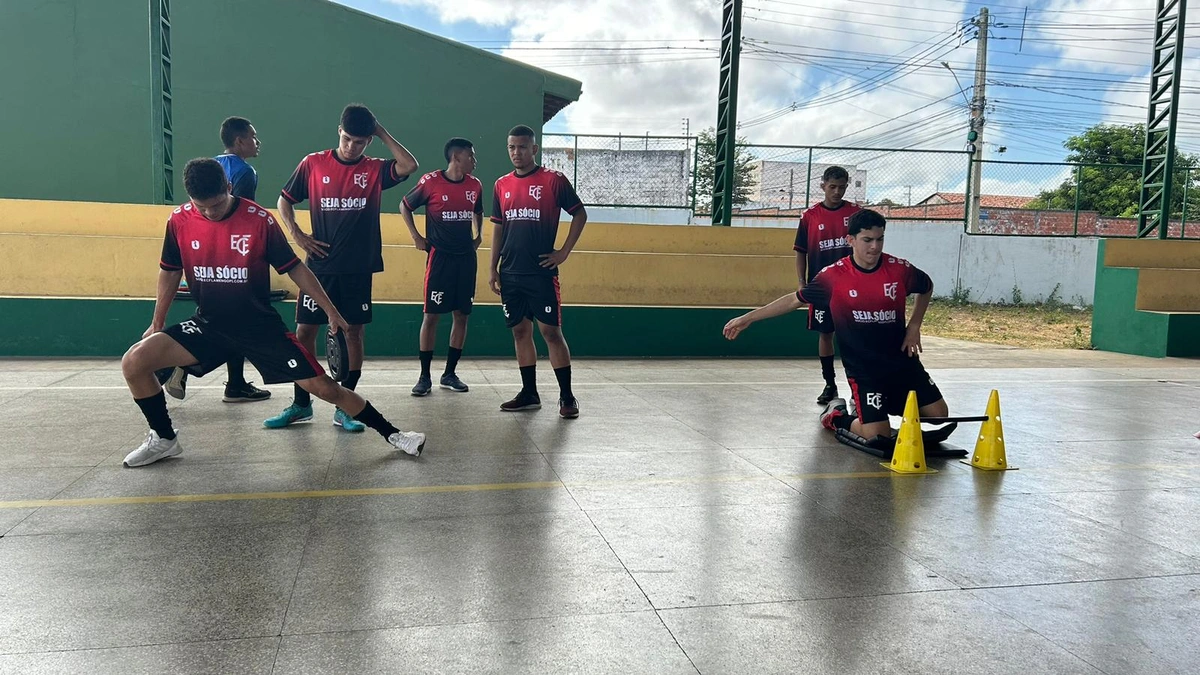 Flamengo apresenta parte do time que vai jogar série B do campeonato piauiense
