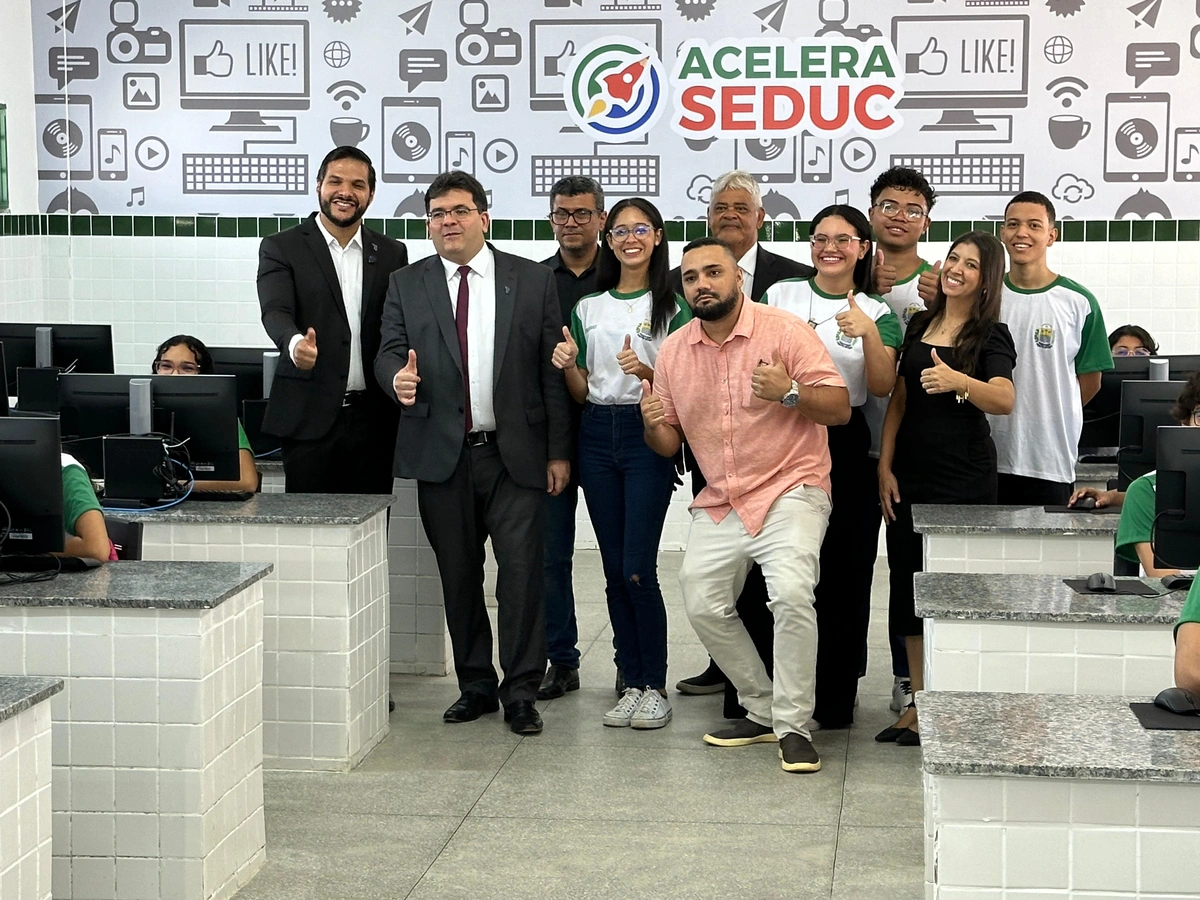 Governador inaugura reforma de escola de tempo integral na zona Norte de Teresina