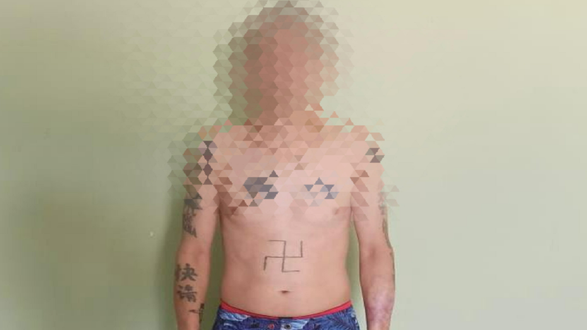 Homem com tatuagem de suástica para 'magia negra' é preso no interior do Piauí