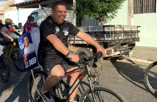 John Wallace participa de Bicicletaço do 13 com Fábio Novo em Teresina (Foto: Ascom)