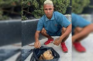 Jovem de 22 anos foi preso com ossos e confessou ter provado carne humana. Ele foi solto com a condição de seguir tratamento de saúde mental (Foto: Reprodução)