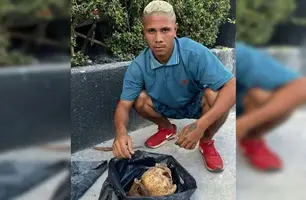 Jovem de 22 anos foi preso com ossos e confessou ter provado carne humana. Ele foi solto com a condição de seguir tratamento de saúde mental (Foto: Reprodução)