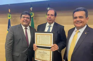 Ministro do STJ Luis Felipe Salomão recebe título de cidadania piauiense na Alepi (Foto: Alessandra Fonseca/Conecta Piauí)