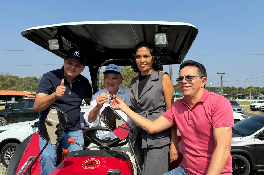 Ministro Wellington Dias entrega 45 tratores para municípios piauienses