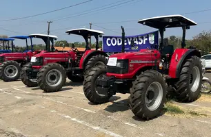 Ministro Wellington Dias entrega 45 tratores para municípios piauienses (Foto: Pedro Melo/Conecta Piauí)